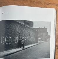 Svart p&aring; vitt om Tio Fotografer