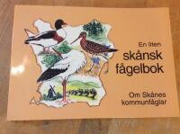 En liten sk&aring;nsk f&aring;gelbok : om Sk&aring;nes kommunf&aring;glar