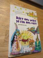 H&auml;rs och tv&auml;rs p&aring; rim och vers : en kloktok-bok