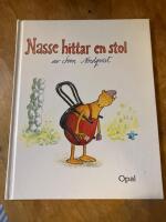 Nasse hittar en stol