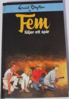 Fem f&ouml;ljer ett sp&aring;r