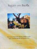 Sagan om Buolla : [den sanna historien om en rensk&ouml;tarpojke, hans tamh&auml;rk Buolla och hunden Jojo]