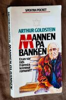 Mannen p&aring; b&auml;nken