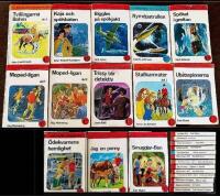 13 sm&aring; pocketb&ouml;cker: Smugglar-Ben + Ub&aring;tsspionerna + Trissy blir detektiv + Sp&ouml;ket i grottan + Rymdpatrullen +  Moped- ligan del 1 + Moped- ligan del 2 + Stallkamrater + Jag en ponny + Tvillingarna Bohm + &Ouml;dekvarnens hemlighet + Biggles p&aring; sp&ouml;kjakt + Kaja och sp&ouml;kb&aring;ten