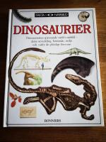 Dinosaurier : [dinosauriernas sp&auml;nnande v&auml;rld i n&auml;rbild - deras utveckling, beteende, milj&ouml; och varf&ouml;r de pl&ouml;tsligt f&ouml;rsvann]