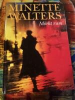 M&ouml;rkt rum : [kriminalroman]