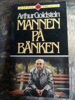 Mannen p&aring; b&auml;nken
