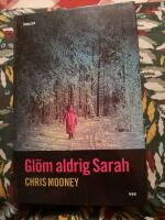 Gl&ouml;m aldrig Sarah : [thriller]