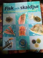 Fisk och skaldjur: fr&aring;n kummel och scampi till sv&auml;rdfisk och kaviar : fr&aring;n rensning och styckning till grytor och pannor