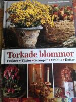 Torkade blommor : [frukter, v&auml;xter, svampar, fr&ouml;hus, kottar]
