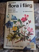 Bonniers flora i f&auml;rg : mer &auml;n 1000 nordeuropeiska blommor i text och bild : en f&auml;lthandbok