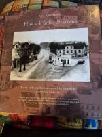 Hus och folk i Stattena : barn- och ungdomsminnen fr&aring;n stadsdelen j&auml;mte lite historik