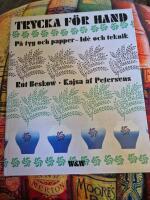 Trycka f&ouml;r hand : [p&aring; tyg och papper] : [id&eacute; och teknik]