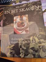 En bit Skagen : kulinariska str&ouml;vt&aring;g i Skagenm&aring;larnas fotsp&aring;r
