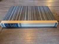 KAMRAT MED KANNIBALER Djungelliv och skogstaxering p&aring; nya Guinea 