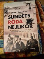 Sundets r&ouml;da nejlikor : hur svensk polis och Helsing&ouml;rs syklubb r&auml;ddade danska flyktingar under andra v&auml;rldskriget