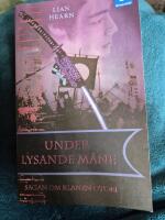 Under lysande m&aring;ne