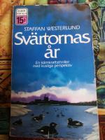 Sv&auml;rtornas &aring;r : [en k&auml;rnkraftsthriller med kusliga perspektiv]