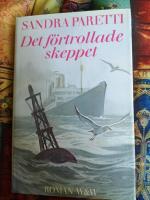 Det f&ouml;rtrollade skeppet : [roman]