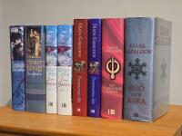 Outlander-serien [del 1-6: Fr&auml;mlingen, Sl&auml;nda i b&auml;rnsten, Sj&ouml;fararna, Trummornas d&aring;n, Det flammande korset, Sn&ouml; och aska]