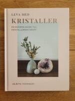 Leva med kristaller : en modern guide till kristallernas kraft