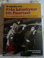 K-m&auml;rkta ord. Fr&aring;n kalasbyxor till fluortant : en kul samling tidstypiska glosor och deras historia