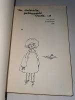 Med stor ritning av Tove Jansson F&ouml;rsta finska upplagan av Bildhuggarens dotter 1969 