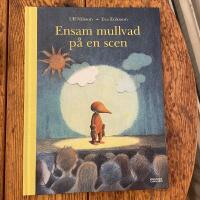 Ensam mullvad p&aring; en scen