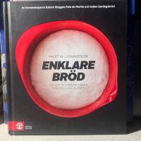 Enklare br&ouml;d : Recept p&aring; kn&aring;dfria br&ouml;d med och utan surdeg