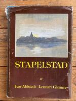 Stapelstad. Sj&auml;lvsv&aring;ldiga vandringar i tid och rum och en personlig bok om V&auml;stervik