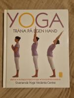 Yoga - tr&auml;na p&aring; egen hand : [asanas, avslappnings&ouml;vningar, koncentrationsteknik]