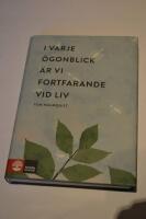 I varje &ouml;gonblick &auml;r vi fortfarande vid liv