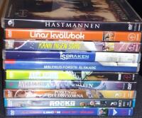 10x Svenska filmer — Hästmannen / Linas kvällsbok / Känn ingen sorg / Isdraken / Min frus förste älskare / Änglagård / Änglagård: Andra sommaren / Pojken med guldbyxorna / Rocky / Hur många lingon finns det i världen