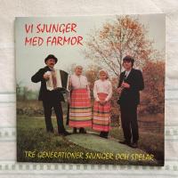 Vi sjunger med farmor Tregenerationer sjunger och spelar 