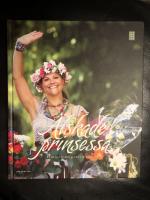 &Auml;lskade prinsessa : en resa i bilder genom Victorias liv