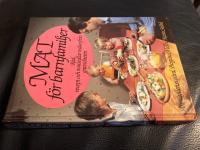Mat f&ouml;r barnfamiljer : [r&aring;d, recept och matsedlar redan fr&aring;n graviditeten]