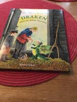 Draken med de r&ouml;da &ouml;gonen