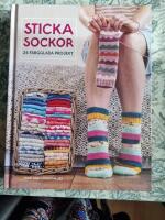 Sticka sockor : 24 f&auml;rgglada projekt