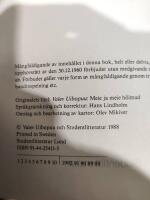 Finnougrierna och deras spr&aring;k: kapitel om de finsk-ugriska folkens f&ouml;rflutna och nutid