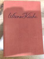 Wiener K&uuml;che: Sammlung von Kochrezepten der staatlichenBildungsanstalt f&uuml;r Koch- und Haushaltungsschullehrerinnen und der Kochschule der Gastwirte in Wien : ein unentbehrliches Hilfs- und Nachschlagebuch f&uuml;r Leitungen und Hilfskr&auml;fte h&auml;uslicher und gewerblicher Klein- und Gro&szlig;k&uuml;chenbetriebe