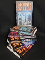 Anton Modin x 6: [Del] 1. Spionen p&aring; FRA ("version 2.0 ocensurerad", 2014). 4. Bilderbergm&ouml;tet. 8. Spionerna p&aring; S&auml;po. 11. Krypt&ouml;ren. 12. Anomali. 13. Illegalisten.