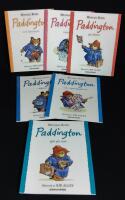 Paddington x 6: 1. Paddington g&aring;r p&aring; zoo. 2. P. och regnb&aring;gsglassen. 3. P. i klistret. 4. P. p&aring; slottet. 5. P. v&aring;rst&auml;dar. 6. P. och labyrinten.