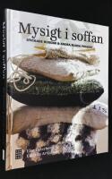 Mysigt i soffan. Stickade kuddar & andra mjuka projekt.