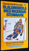 Svenska skidf&ouml;rbundets Slalomskola med Ingemar Stenmark. Ger enkelt och l&auml;ttfattligt v&auml;rdefulla tips f&ouml;r alla utf&ouml;rs&aring;kare - nyb&ouml;rjare s&aring;v&auml;l som f&ouml;rsigkomna.