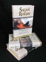 Sagan om ringen x 3: 1. Sagan om ringen. 2. Sagan om de tv&aring; tornen. 3. Sagan om konungens &aring;terkomst.