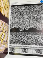 Slovensk&aacute; ľudov&aacute; paličkovan&aacute; čipka [Title translation: Slovak Folk Bobbin Lace. / Slovakisk folklig spetsknyppling.]