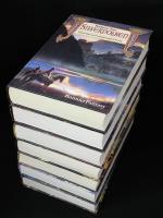 Deverry del 1-7. 1. Silverdolken. 2. Safirringen. 3. Draktronen. 4. H&auml;xvargen. 5. Alvblodet. 6. J&auml;rtecken. 7. H&ouml;kvingar. 