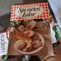 Sju sorters kakor : 325 recept p&aring; vetebr&ouml;d, mjuka kakor, sm&aring;kakor, t&aring;rtor och bakelser