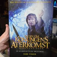 Sagan om konungens &aring;terkomst : H&auml;rskarringen : en bildber&auml;ttelse om filmen