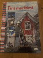 Fint maritimt med sten, sn&auml;ckor och drivved